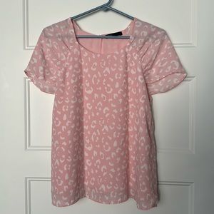 Gibson Round Neck Cap Sleeve Cheetah Print Flowy Top in Sz Petite Small